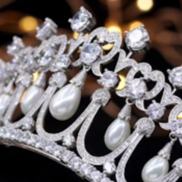 New Royal Tiara fit for a Princess - Picture 2 of 9